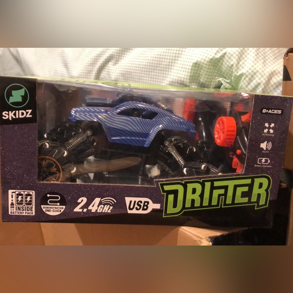 Blue Drift RC Car with 2.4GHz USB Charging